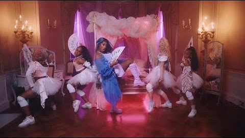 KAMILLE - Mirror Mirror (Official Video)