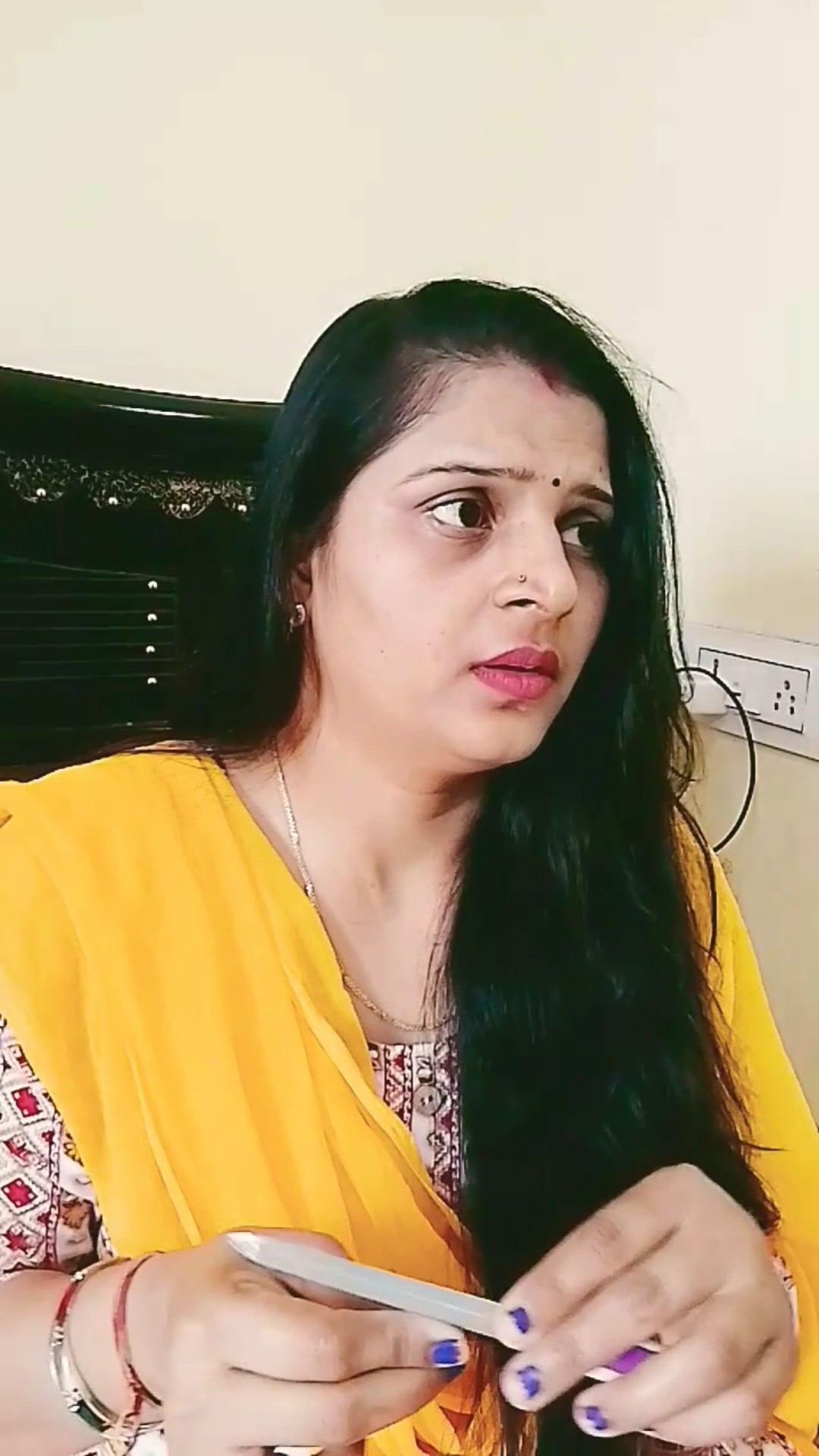 Kapde or bartan dhona maine hi sikhaya h#shorts #comedyshorts #ytshorts #husbandwifecomedy