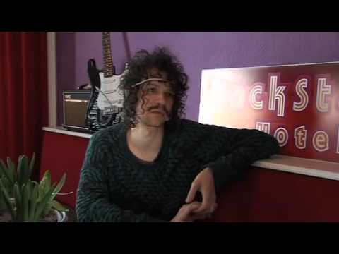 Self-criticism blocks output Darwin Deez