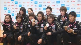 伊藤「リベンジしたい」 世界卓球準Ｖの日本が帰国