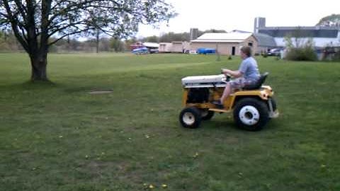 IH Cub Cadet 127