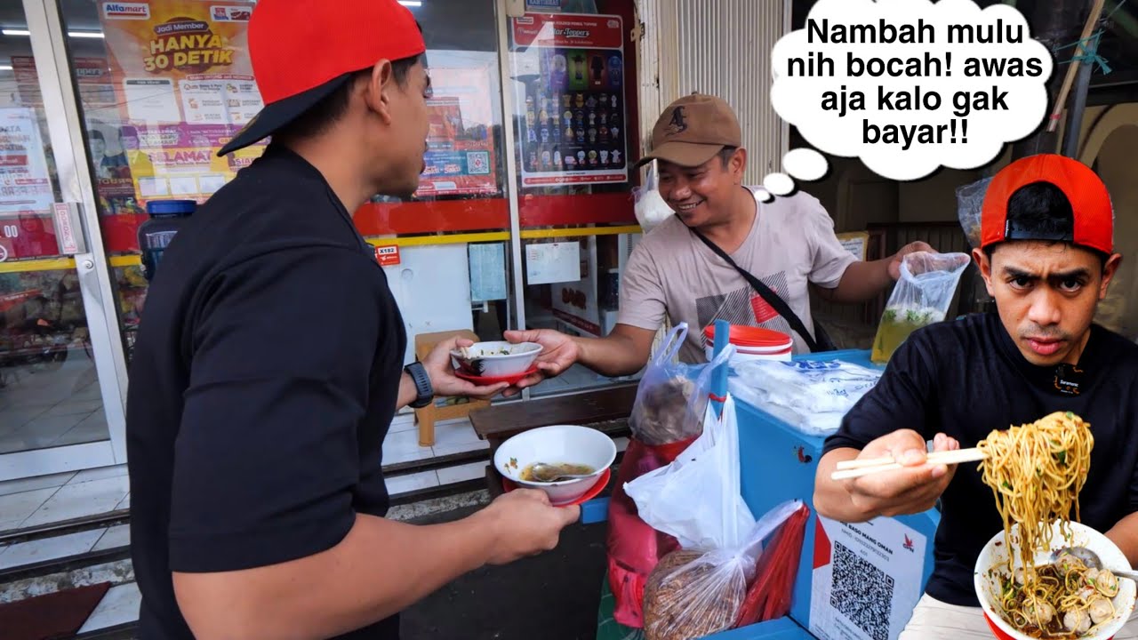GAK BERHENTI NAMBAH DI MIE BAKSO DEPAN MINI MARKET yg JUALAN UDAH 32 Tahun!