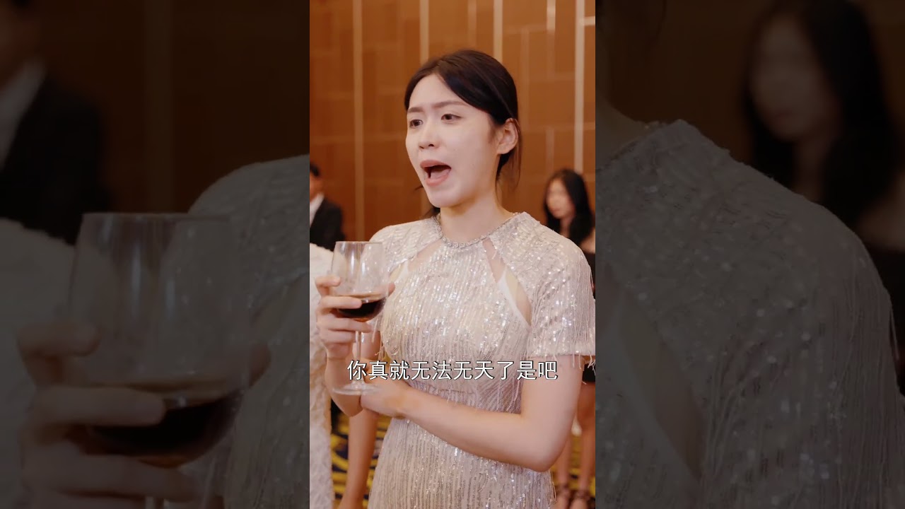 男子亮出婚戒，前妻当场悔恨不已