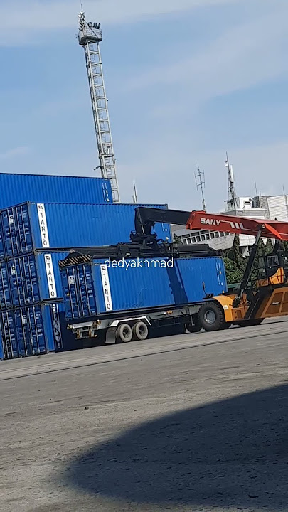 Proses Angkut peti Kemas #tanjungpriok #truck #truk #petikemas