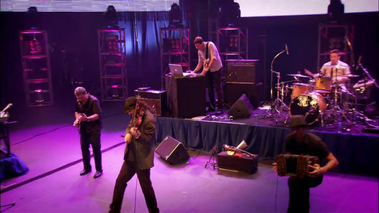 Bajofondo - Grand Guignol (en vivo en el Obelisco)