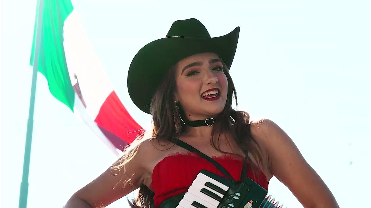 Elaine Haro - Inolvidable (Video Oficial) - YouTube