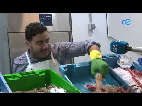 Los ceutíes preparan con ilusión la última cena del año