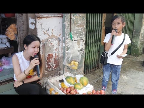 Em gái bán hoa quả song ca cùng bé gái bán vé số cực hay│Em Về Kẻo Trời Mưa - Bé Kiều My