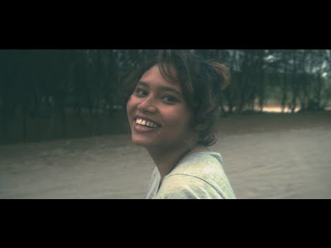 near - \" salahkah berbeda \" ft Nino Minggo \u0026 Yenny Kabupung (lyric Video)