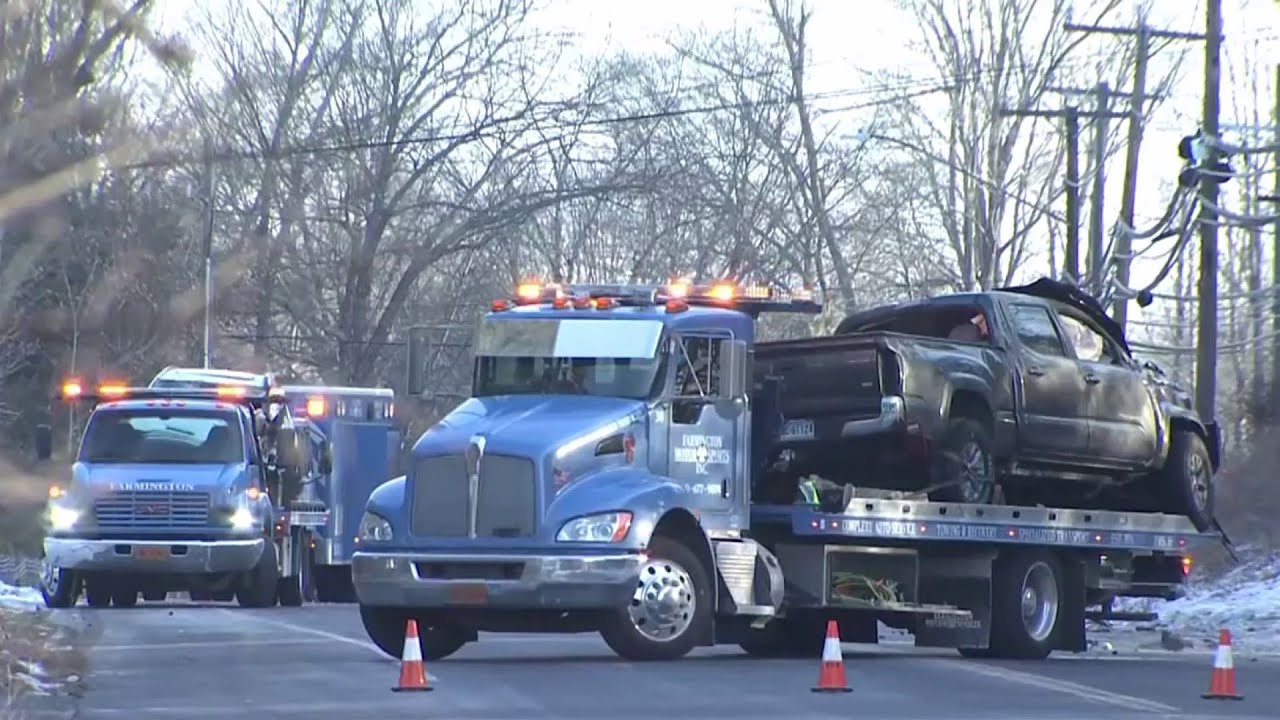 Two injured in crash in Farmington, Conn. - YouTube