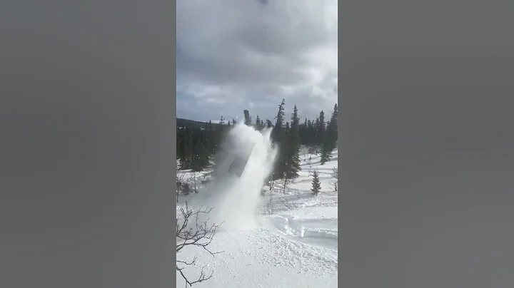 Flip Fail 😳 @gronlundarn #snowmobile #sledheadzzz #epic #sendit #fail #epicfail #ouch #oopsie