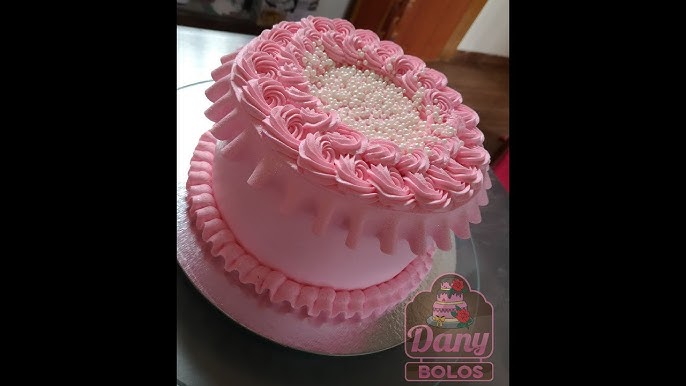 AMEI ESSA DECORAÇÃO DE GLOW CAKE DE MAQUIAGEM ❤️  AMEI ESSA DECORAÇÃO DE  GLOW CAKE DE MAQUIAGEM ❤️ (Crédito ao canal: Confeitando com Daniela Bolos)  Bico: 1A Wilton Peso: 2.300 kg