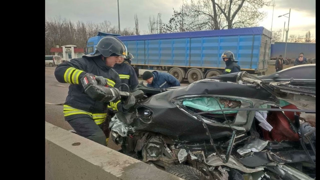 STRAVIČNI PRIZORI NA MJESTU NESREĆE: Vatrogasci su satima pokušavali iz  smrskanog automobila izvući tijelo ukrajinske manekenke (VIDEO) | Slobodna  Bosna