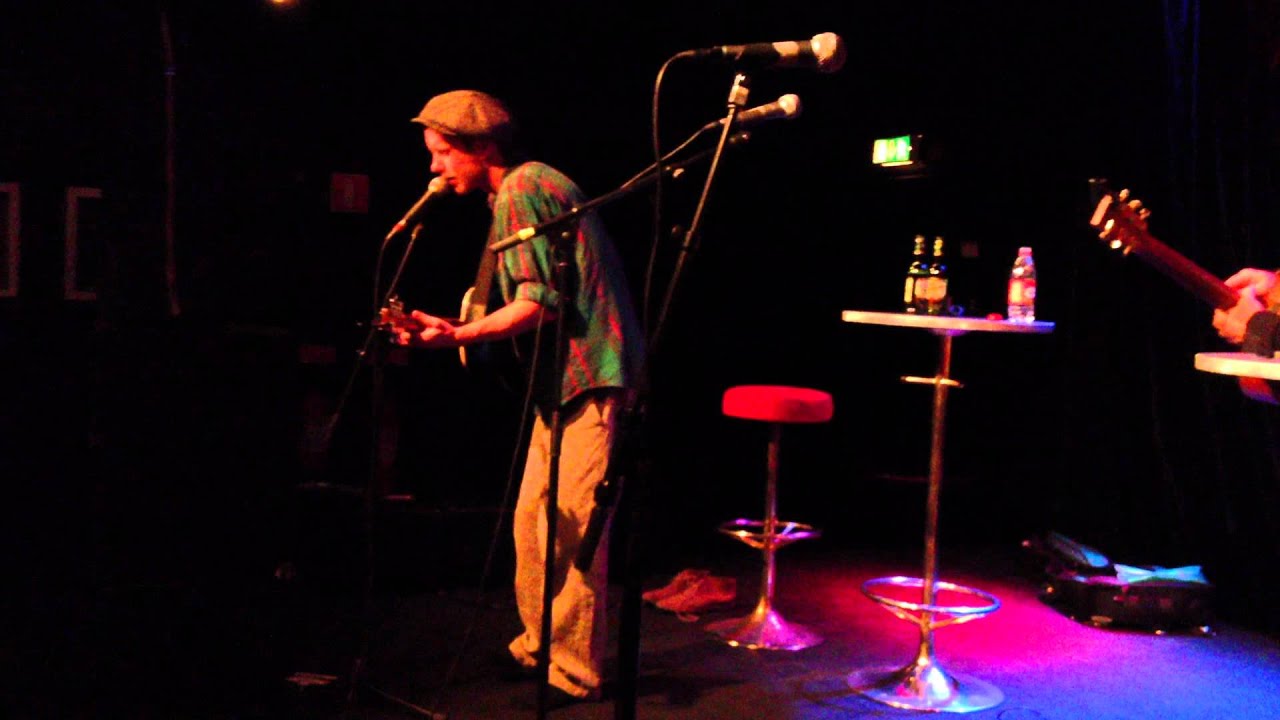 Joe Nolan "Hold Me Up", live, Östersund, 14/10 2012. YouTube