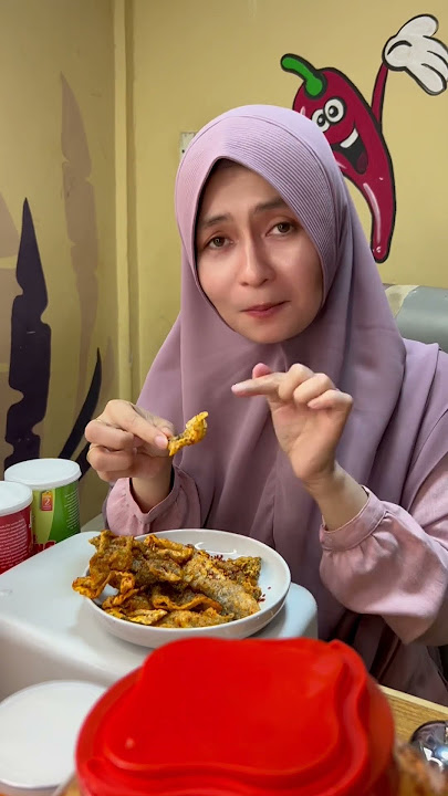 Awalnya dari limbah filet ikan patin,sekarang jadi kerupuk kulit ikan patin pedas emak cw