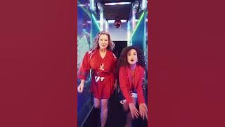Katja Schuurman en Babette van Veen doen een Dansje (bnertjes.nl)