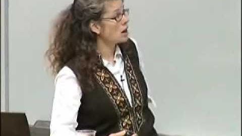 Computing genus 2 curves from invariants on the Hilbert moduli space