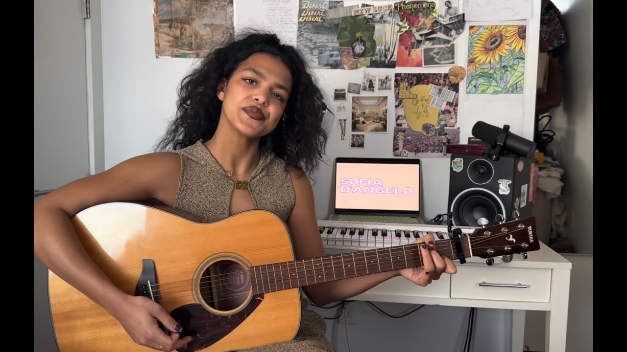 Guarda Sofia D'Angelo - The Fall (Tiny Desk Contest 2026 Entry) su YouTube Guarda Sofia D'Angelo - The Fall (Tiny Desk Contest 2026 Entry) su YouTube