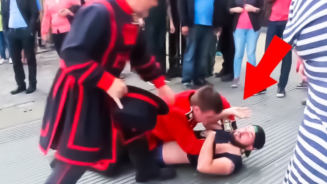 Guard asks for Help - rude tourist ￼ignores policeman and get’s what she deserves.