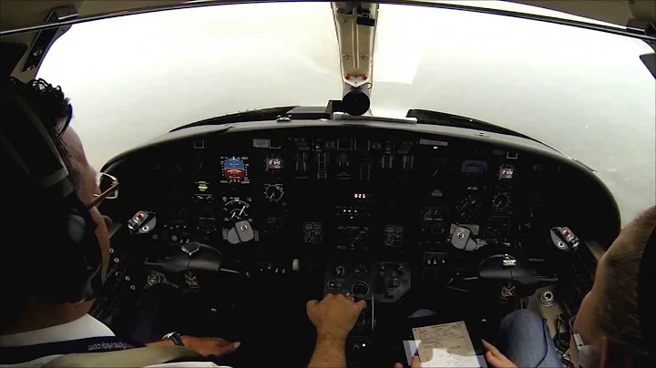 Citation V - ILS approach in heavy rain - Cockpit ...