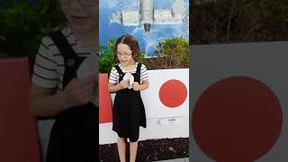 5 years old girl speaks 4 foreing languages on top of her native language English