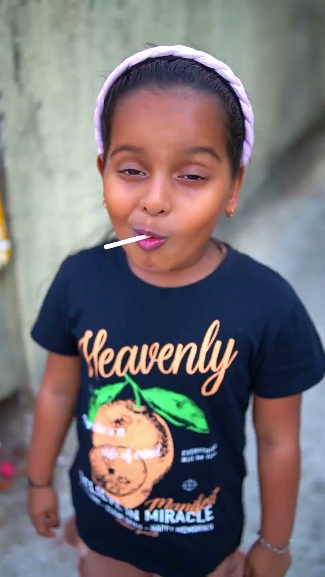 Lollipop ? aise kon khata hai ?? #shorts #funnyshorts #funnyvideo