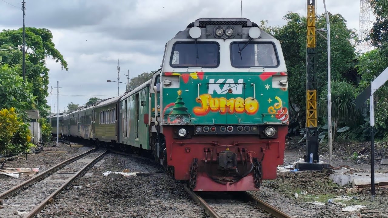 Kereta Api Online ‼️HUNTING DI PERLINTASAN BARAT STASIUN JEMBER. SKF