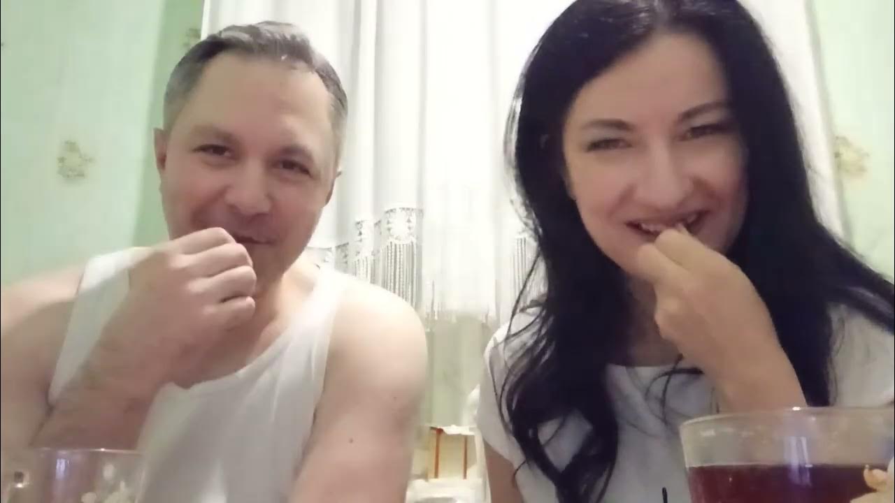 ЩЁЛКАЕМ СЕМЕЧКИ С МОЕЙ ДЕВУШКОЙ, ПЬЁМ ЧАЙ, И КУШАЕМ ШОКОЛАД - YouTube