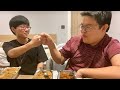 アメリカの3つの大学から奨学金付き合格をもらった親友と中華で打ち上げ【日本語字幕】