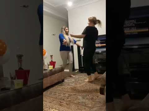 Beautiful dance of mother and daughter 2023