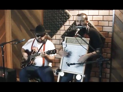 washboard-&-guitar-duet-performance-by-dusty-jet-pilots:-get-down