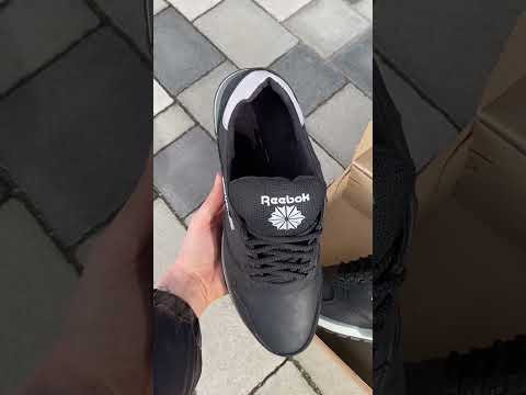 Чоловічі шкіряні кросівки Reebok Classic Leather Black R-02, видео 1