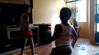 Bailando Mueve El Toto