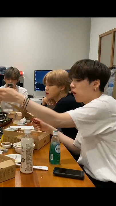 Jungkook thought he would eat, but Jimin took the food from Suga's hand😂
