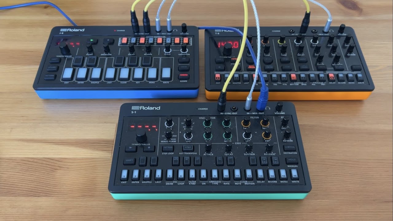 Roland T-8 J-6 S-1】3台でアシッド・テクノ！ - YouTube