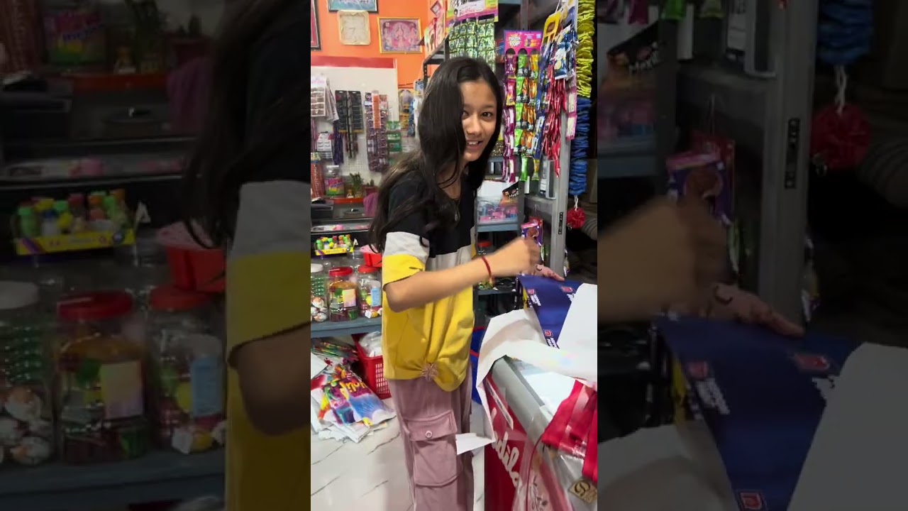 हो चुकी है रंगों की बहार Shanaya mini मार्ट मैं