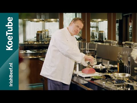 Video: Hoe Gerstepap Met Vlees In Een Pan In De Oven Te Koken?