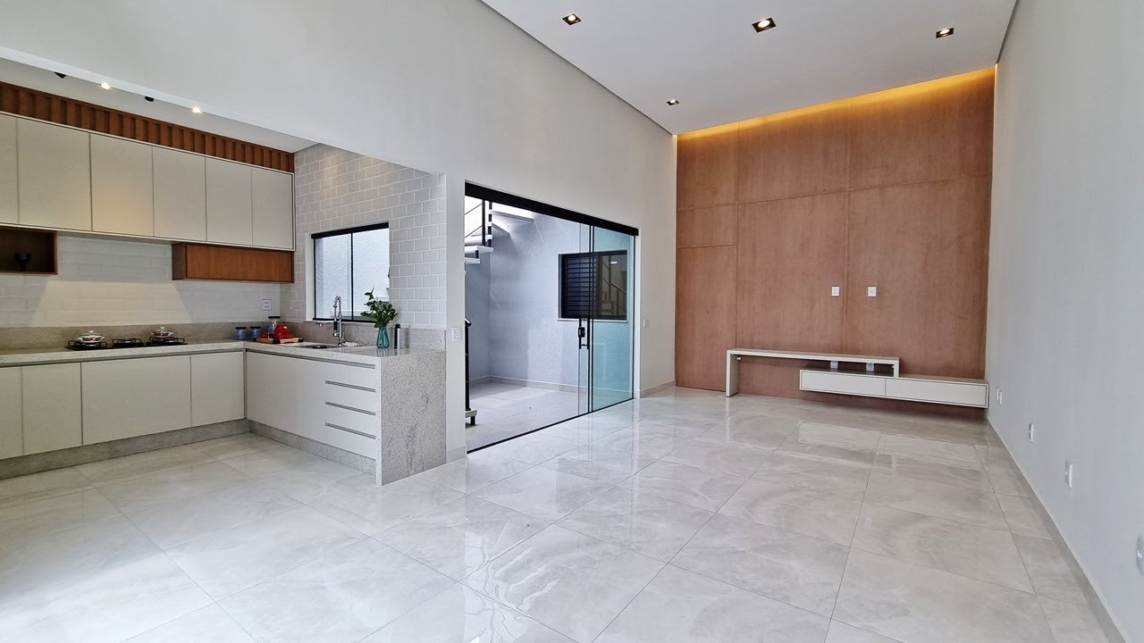 Belíssima Casa à Venda em Bragança Paulista SP.