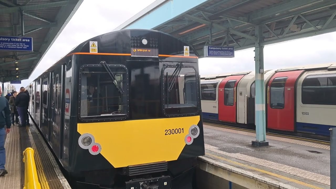 Great Western Railway Class 230 Ex D78 Stock At Greenford