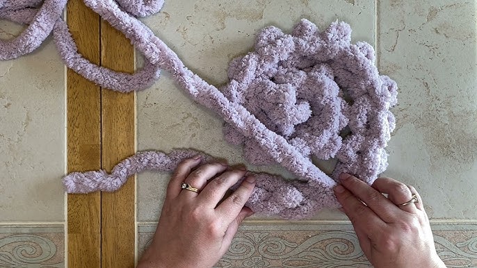 🧶 DIY Easy Chunky Knit Blanket, How to make a Chunky Blanket with hands