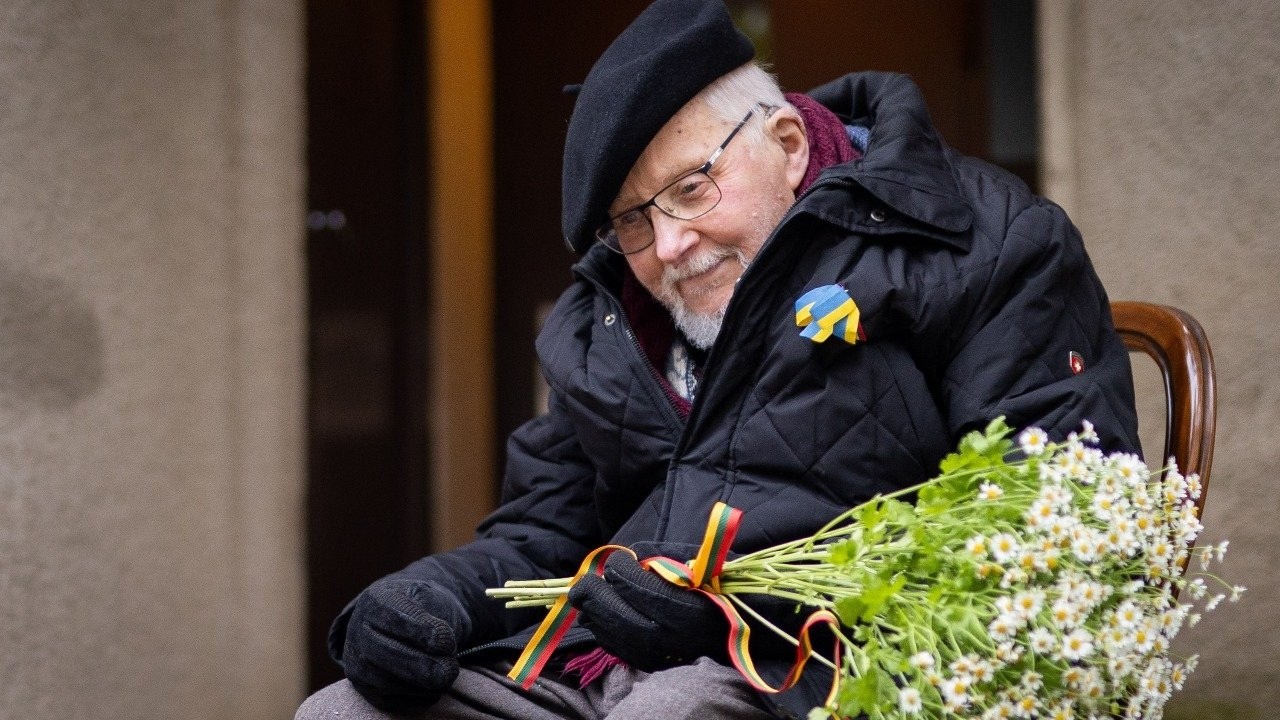 Būrys kasmet sveikina V. Landsbergį, tačiau jis švęsti atsisako: „Nelaimė tas gimtadienis“