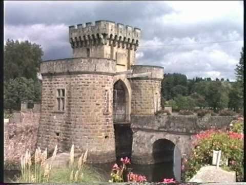 le château de La Clayette - Musée de l'automobile.