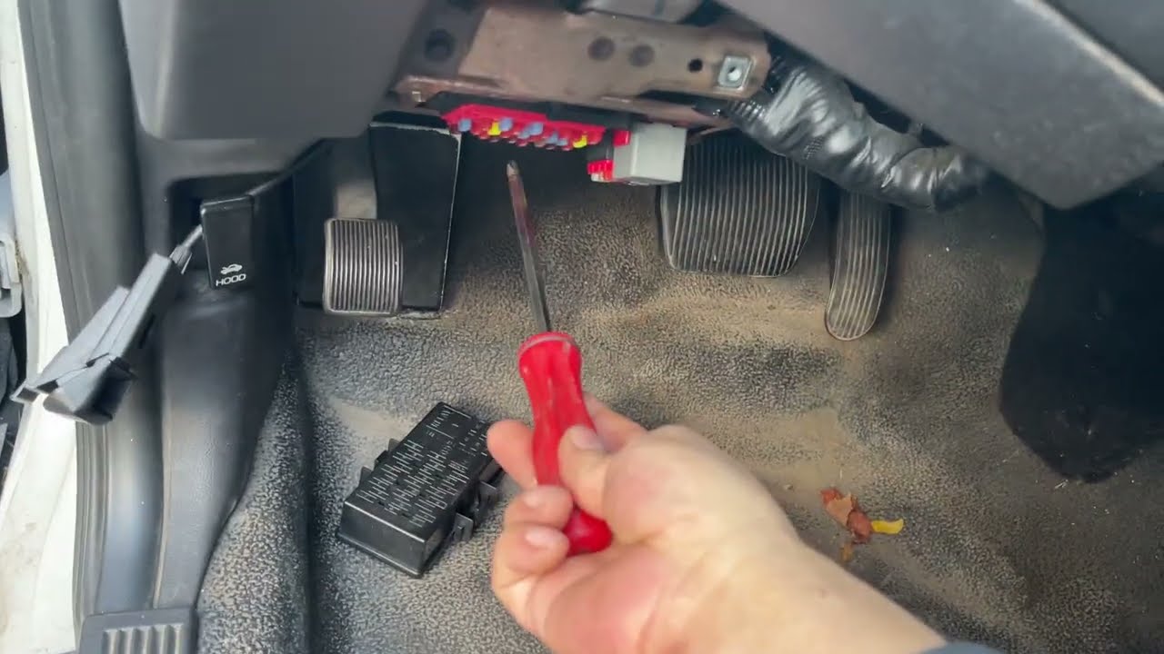 07 crown vic rear brake lights won`t turn on,checking connections in