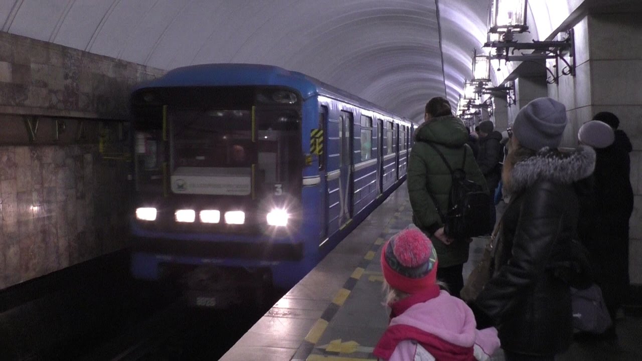 День первый. Катаемся на метро и смотрим станции в Е-бурге (01.04.17)