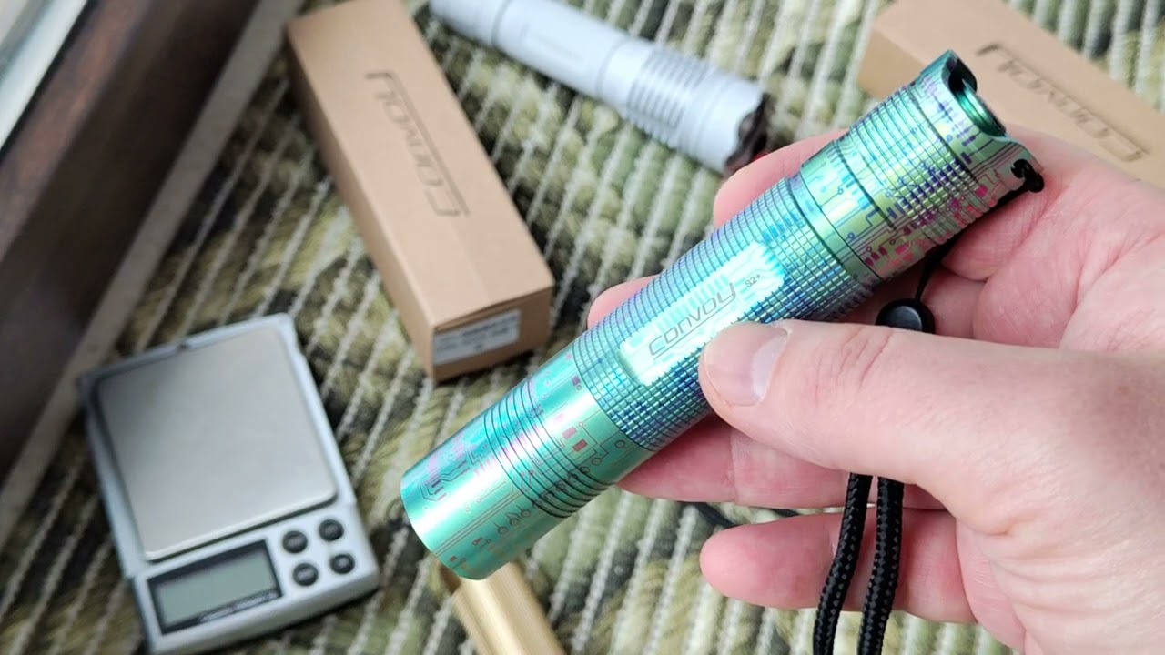 Review Circuit board pattern Titanium alloy Convoy S2+ 18650