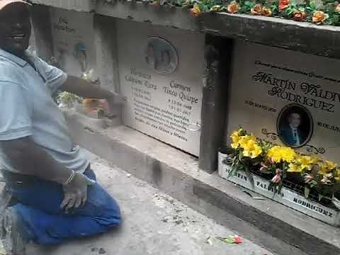Video: Cómo Instalar Una Lápida