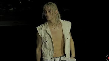 Felix showing his abs on stage (Lollapalooza 2024)