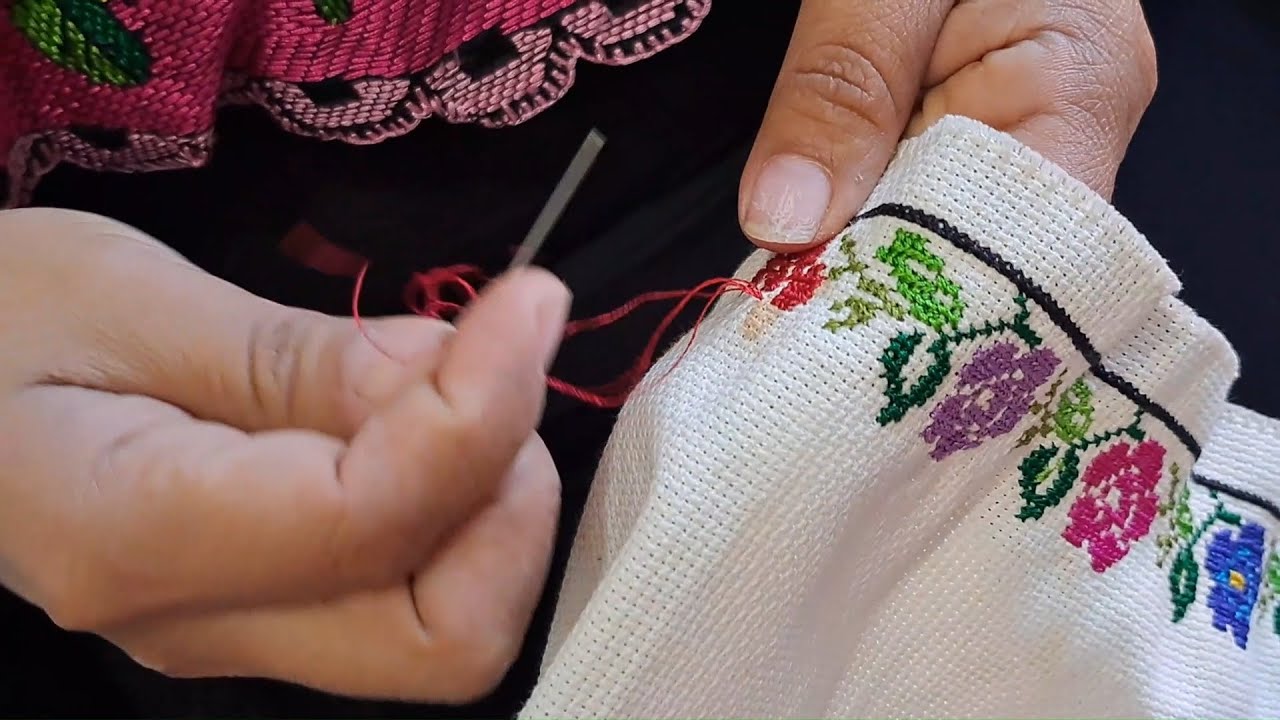 El traje de chiapaneca es elaborado por cientos de artesanas en el municipio de Chiapa de Corzo