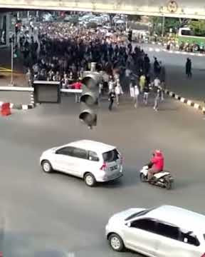 Viral gerombolan anak STM ikut demo DPR