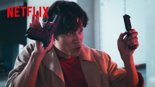 冴羽獠の神業コンボ - ノールック背面撃ち+高速分解 | シティーハンター | Netflix Japan
